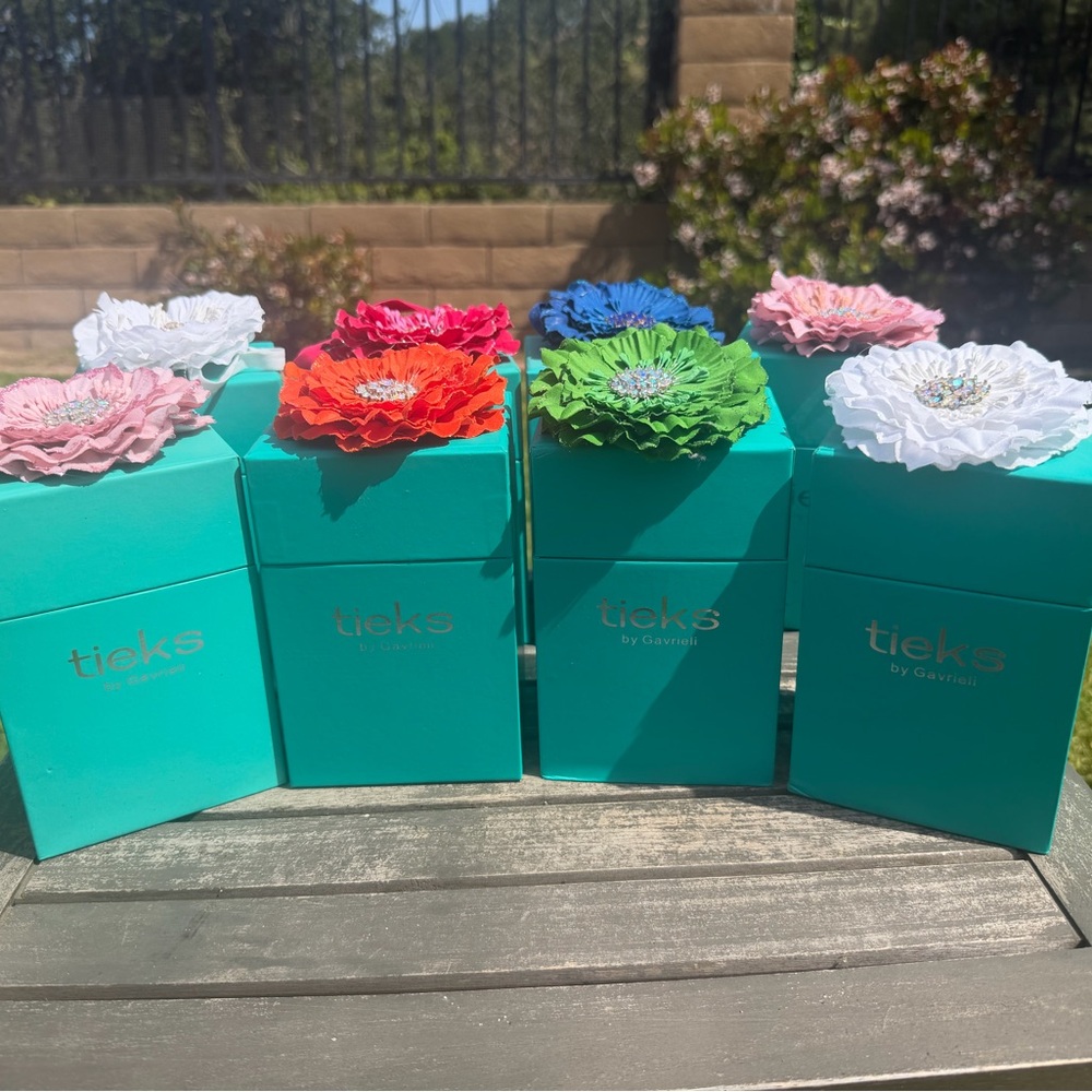 Tieks Turquoise Boxes with Assorted Floral Clips